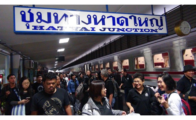 'ทักษิณารัถย์' รถไฟใหม่สายใต้ เปิดเที่ยวปฐมฤกษ์แล้ว