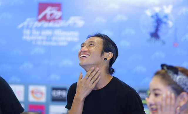 'ตูน บอดี้สแลม' โกนหนวดตามสัญญาหลังยอดบริจาคทะลุ