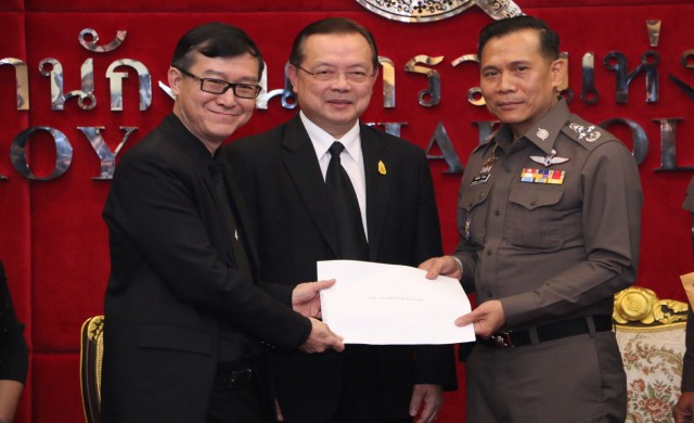 ธ.กรุงไทยเข้าขอบคุณ รองผบ.ตร. จับคนร้ายปล้นถุงเงินได้