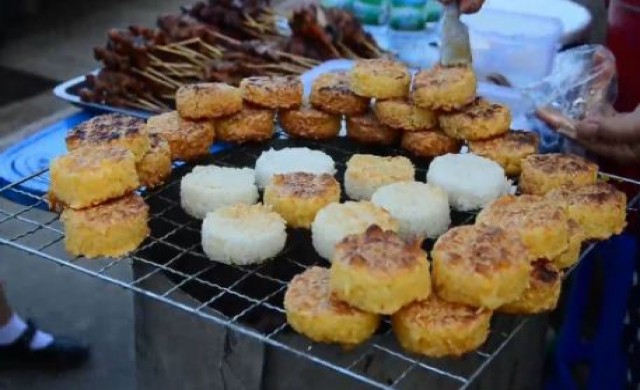 อากาศหนาว 'ข้าวจี่' ขายดี กำไรวันละ1,000