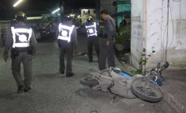 วัยโจ๋ปาระเบิดปิงปองถล่มคู่อริ ถูกแทงสวนเจ็บสาหัส 1 ราย