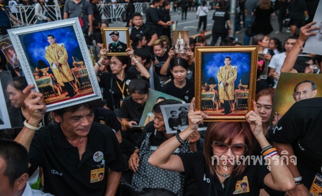 'พระเจ้าอยู่หัวฯ' รับสั่ง 'ทำให้ประชาชนมีความสุขมากที่สุด'