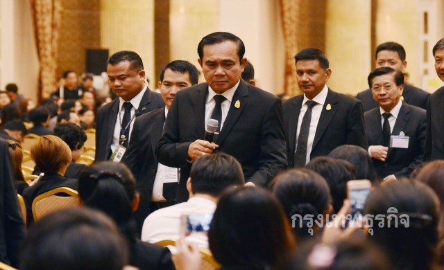 'บิ๊กตู่' ขู่เปลี่ยนปลัดกระทรวงหากแจงงบไม่ผ่าน
