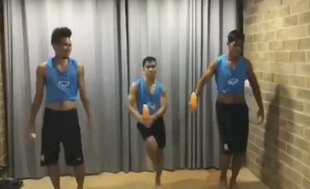 'ซิโก้'ส่งคลิป3นักเตะทีมชาติไทยโชว์สเต็ปแดนซ์ฉลองแชมป์