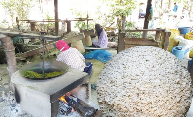 ชาวบ้านทำข้าวเม่าขาย สร้างรายได้ปีละกว่า60ล้าน