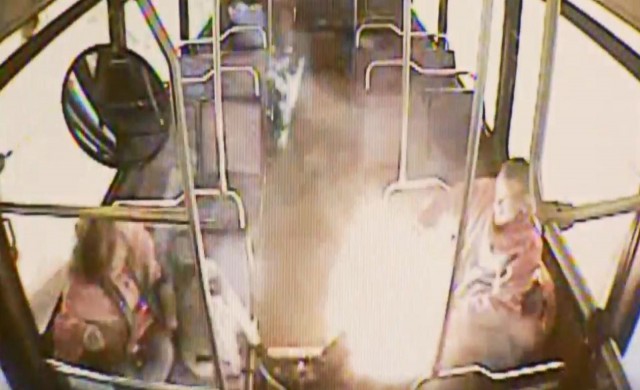 บุหรี่ไฟฟ้าระเบิดในกระเป๋ากางเกงนักสูบ