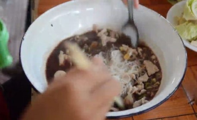 ก๋วยเตี๋ยวกาละมังจ.เลย ชามละ25บาท อิ่มดีมีเงินเหลือ