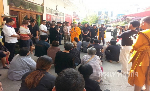 ประท้วงเจ้าอาวาสวัดคูหาสวรรค์ อ้างบริหารเงินวัดไม่โปร่งใส