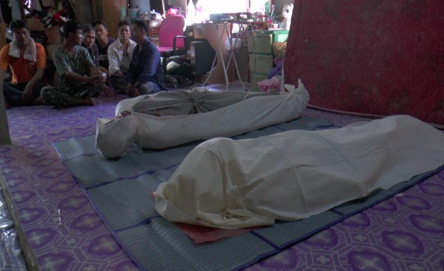 สลด!ผัวแอบเช็คมือถือเมีย เห็นแชทไลน์หนุ่มอื่น คว้าปืนยิงดับ 