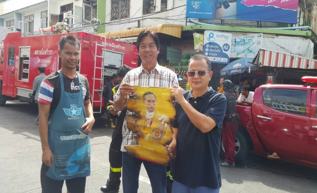 ทึ่ง! พระบรมฉายาลักษณ์'ร.9' ไม่ไหม้ ในกองเพลิงศรีราชา
