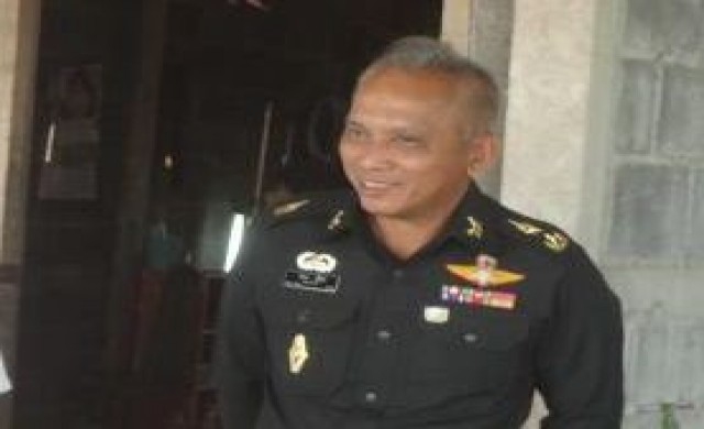ทหารจัดครัวสนาม ประกอบอาหารให้ชาวพัทลุงที่น้ำท่วม