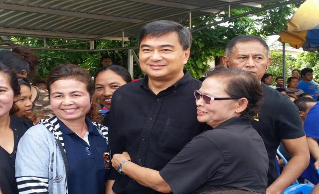 'อภิสิทธิ์' ไปตามนัด! ช่วยชาวใต้น้ำท่วมชุมพร 