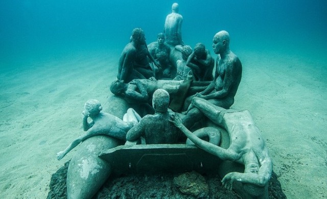 ศิลปินอังกฤษใช้เวลา 2 ปีสร้างพิพิธภัณฑ์ใต้น้ำยุโรป