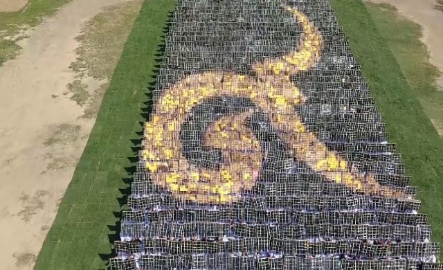 นร.โรงเรียนอัมพวันวิทยาลัย แปรอักษรถวายอาลัย ครบสตมวาร