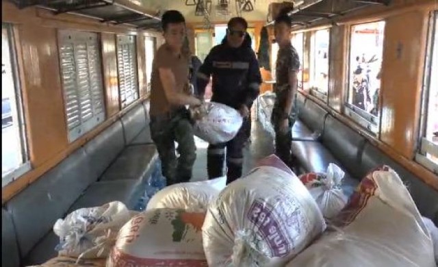 ขอนแก่น ส่งข้าวสารน้ำดื่ม กว่า20ตัน ขึ้นรถไฟช่วยชาวใต้