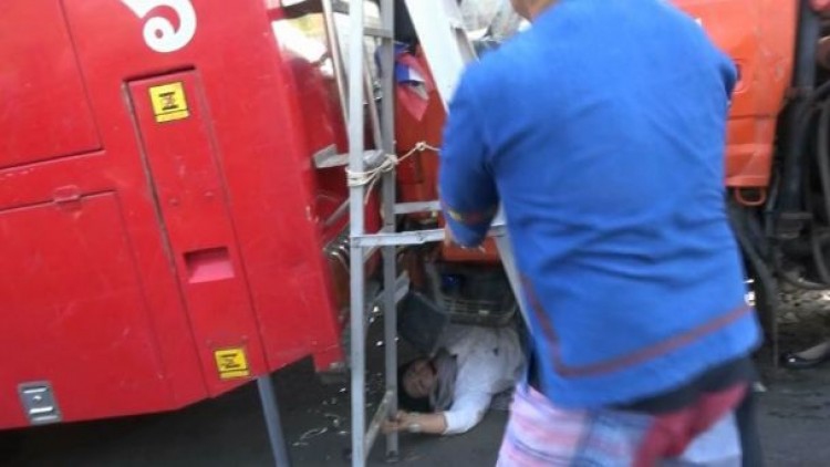 ระทึก! รถกระเช้าไหลทับรองนายกเทศมนตรี เมืองน่าน