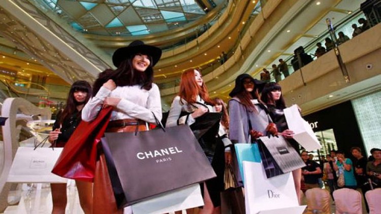 ยอดซื้อสินค้าหรูจีนดันยอดขายห้างฯกระเตื้อง