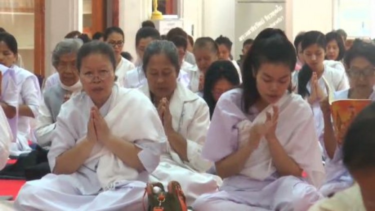 ชาวโคราชนุ่งขาวห่มขาว ปฎิบัติธรรมเนื่องในวันมาฆบูชา
