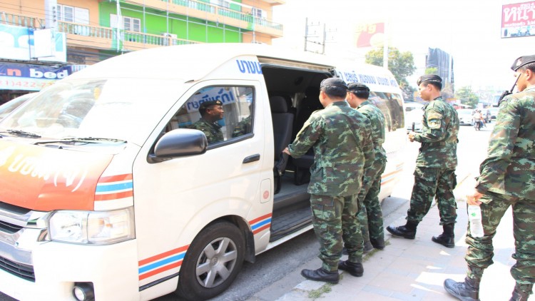 ทหารตรวจเข้มรถตู้พัทยา บริการนทท.อย่างเป็นธรรม