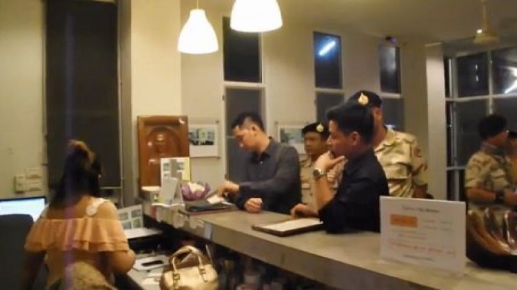 ลุยตรวจโรงแรมม่านรูดศรีราชา ขอความร่วมมือไม่รับลูกค้าเด็ก