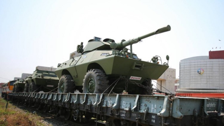 ขบวนรถไฟขนรถหุ้มเกราะตกรางย่านถ.กำแพงเพชร 