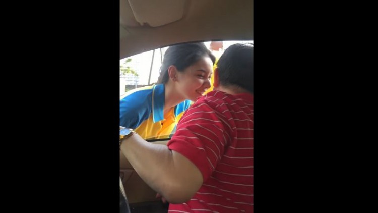 ขอพิกัดด่วน! เติมเต็มถัง เด็กปั๊มสาวสวย 'จุ๊บ' ฟรี