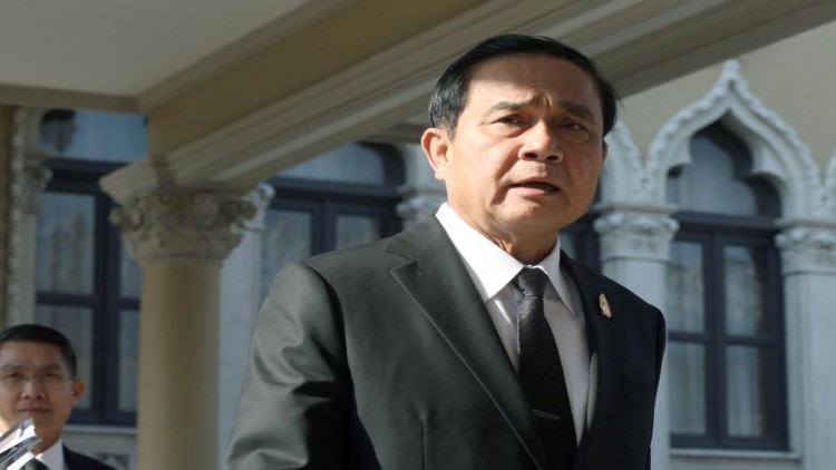 'นายกฯ'ลั่นไม่ยกเลิกม.44 คุมวัดธรรมกาย
