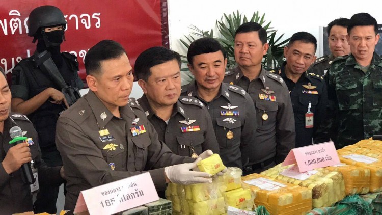 รองผบ.ตร.แถลงจับยาบ้าเครือข่าย 'พ.ท.ยี่เซ' 1ล้านเม็ด