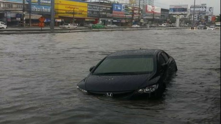 ด่วน! ฝนตกหนักพัทยา รถจมน้ำหลายคันแล้ว