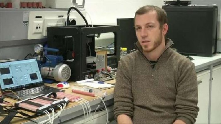 นักวิจัยสวิสผลิตหุ่นยนต์ซิลิโคนช่วยผู้ป่วย