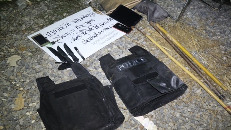 ทหารจับ'พล.ต.ต.' ศิษย์วัดธรรมกาย ค้นรถเจอมีด-เสื้อเกราะ