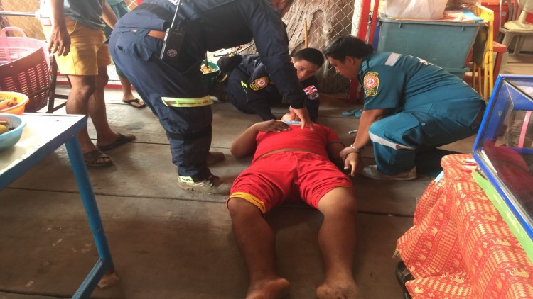 ช้างอยุธยาสะบัดนทท. ตกจากหลังเจ็บ 3 ราย