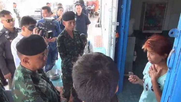 ทหาร-ตร.บุกค้นบ้าน 'เจ้าแม่เงินกู้นอกระบบ' หนองคาย