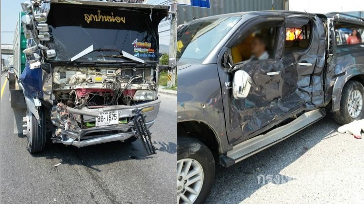 รถกระบะเปลี่ยนเลนพ่วง18ล้อ เบรคไม่ทันชนดับ1