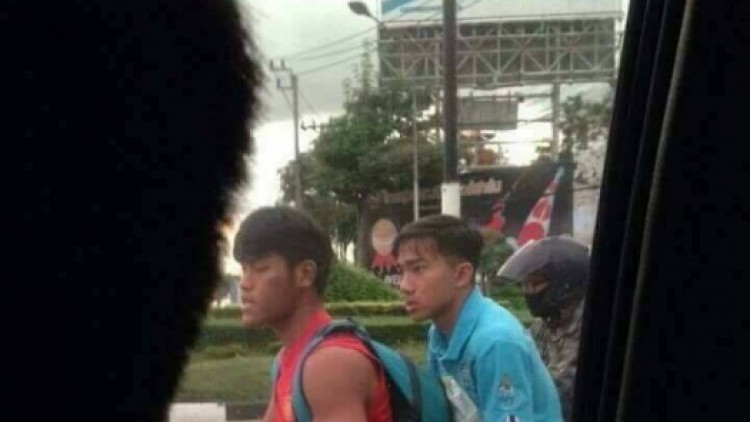 เผยภาพ"ชนาธิป"ซ้อนท้ายมอเตอร์ไซค์"สิโรจน์"