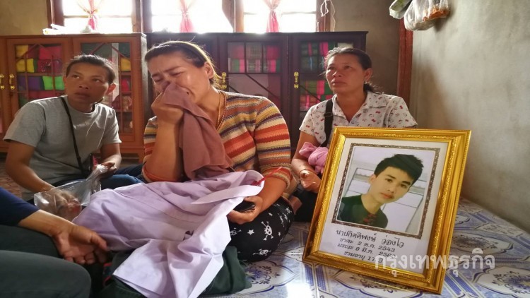 ญาติรอรับร่าง นร. จากอุบัติเหตุรถทัศนศึกษาตกเหว