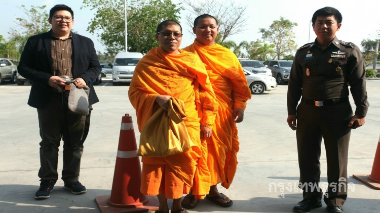 'พระสนิทวงศ์'พบตร.คดีขัดคำสั่งคสช.-ส่งศาลธัญบุรีฝากขัง