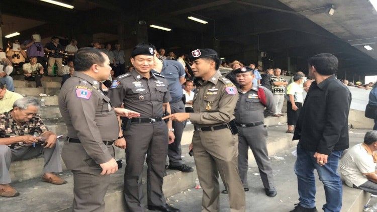 ลุยจับเล่นพนันที่สนามม้าปทุมวัน ได้ผู้ต้องหา12คน