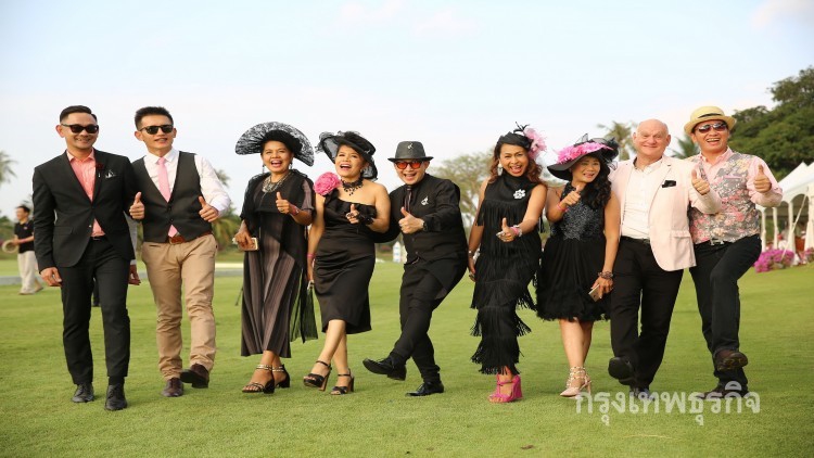 ขอบสนามโปโลหรือรันเวย์...เอ๊ะยังไง !!! 