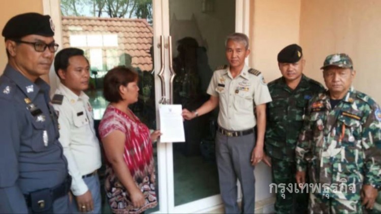 อุทยานฯทับลาน ลุยปักป้ายรื้อบ้านตากอากาศ “จุมพล มั่นหมาย " 
