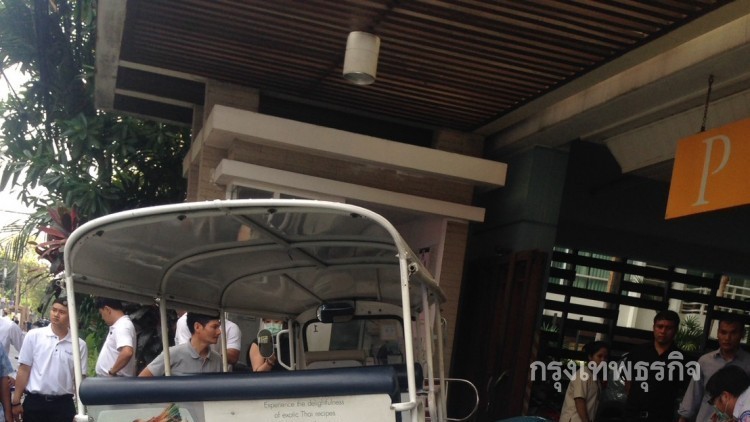 รถสามล้อโรงแรมโช้คหัก พุ่งชนโชเฟอร์แท็กซี่ดับ 1 เจ็บ 2 ราย 