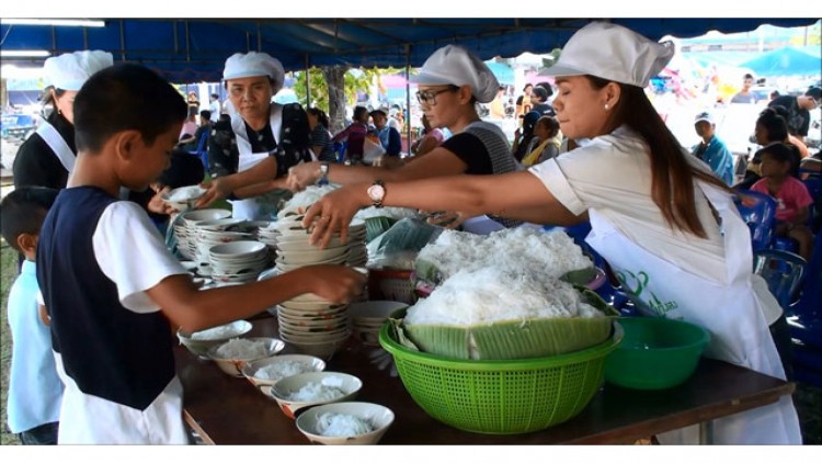 เมืองทุ่งสงเปิดเทศกาล ประเพณีกินขนมจีนหม้อยักษ์
