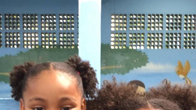 ครูบราซิลเปลี่ยนทรงผมช่วยนักเรียนถูกเพื่อนล้อ