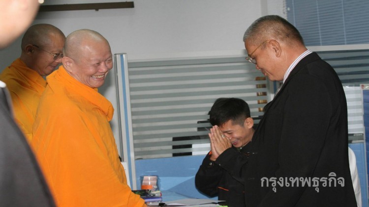 'ทัตตชีโว'รายงานตัว ทนายเผยไม่ถอดใจธรรมกาย400คดี