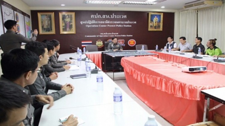 ผู้การฯ น.4 ถกชุดสืบสวนล่าโจรจี้ด่านทับช้าง