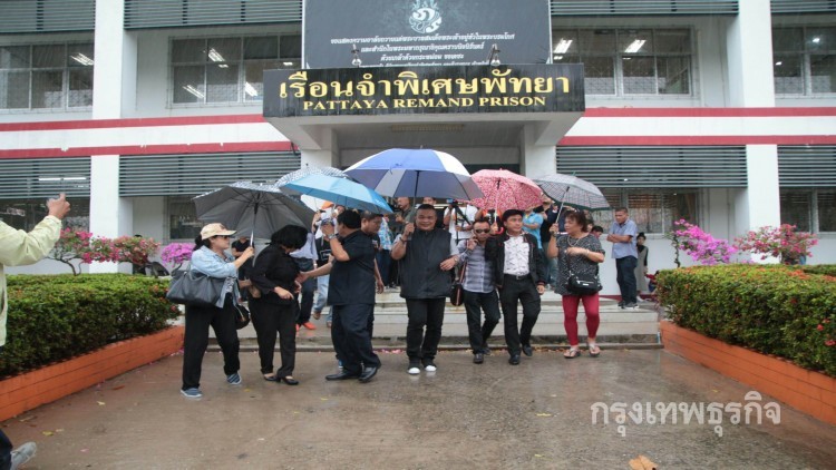 เยี่ยมรอบ2! แกนนำนปช.ตบเท้าเยี่ยม 'กี้ร์-อริสมันต์'
