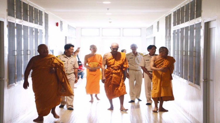 '2เจ้าคณะ' นำตรวจอาคารหนึ่งไม่มีสอง วัดธรรมกาย