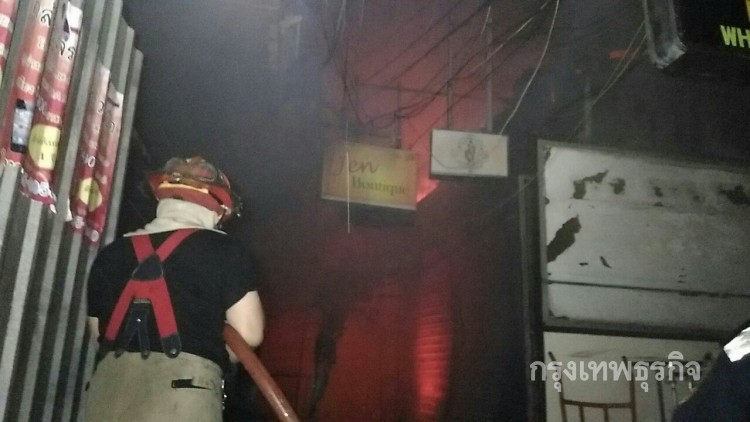 เจ้าของร้านเสื้อโอดหมดตัว!! หลังไฟไหม้ร้านเสียหายหมด