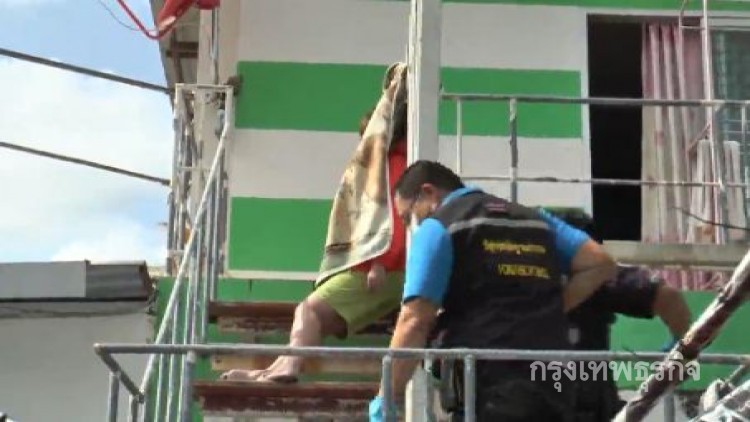 หนุ่มช็อค!! พบศพนศ.สาวผูกคอตายคาบันไดหอพัก