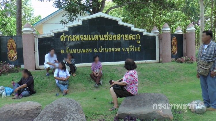 ทหารห้ามคนนอกพื้นที่ข้ามช่องสายตะกู